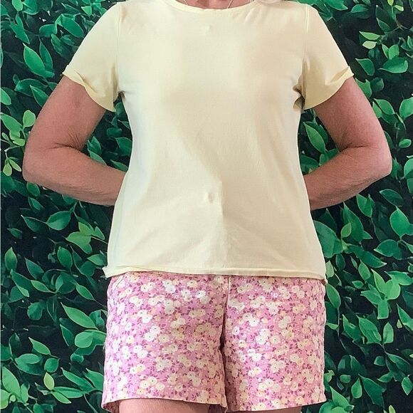 🌸 Ann Taylor Floral Shorts & Cream Tee Set – Shorts Size 6, Top Medium - Picture 3 of 6